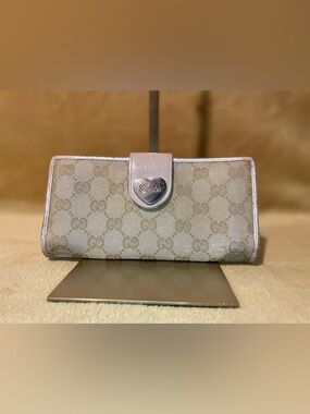 Authentic Gucci GG Canvas Heart Snap Wallet Beige -project